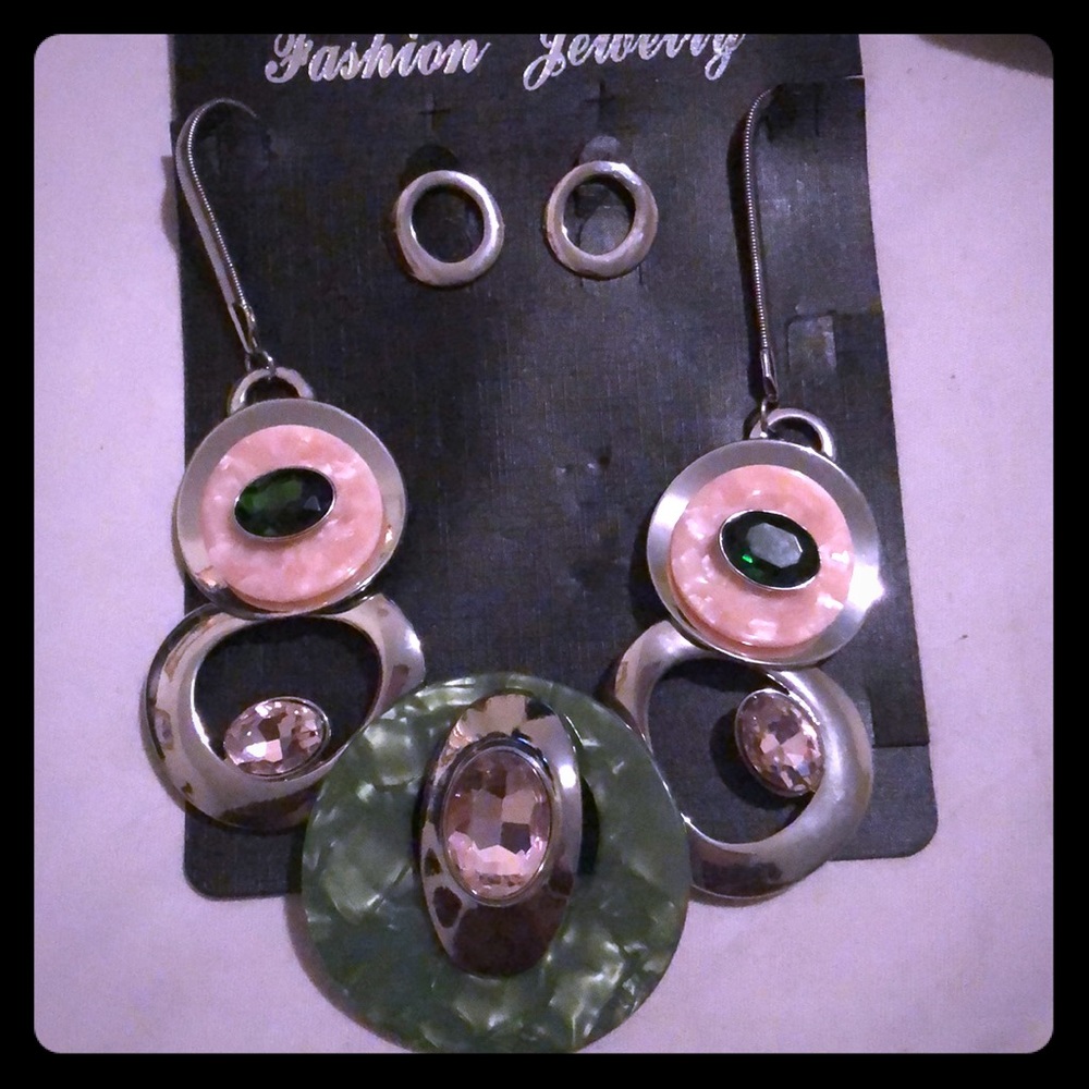 Beautiful necklace and earrings set